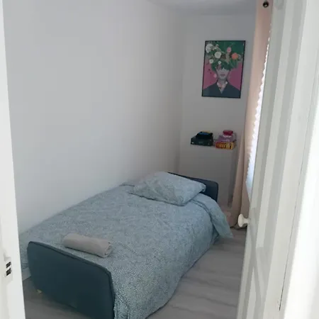 Bright And Modern 3-bedroom Apartment, 90m2 With Air Condition, In Beziers